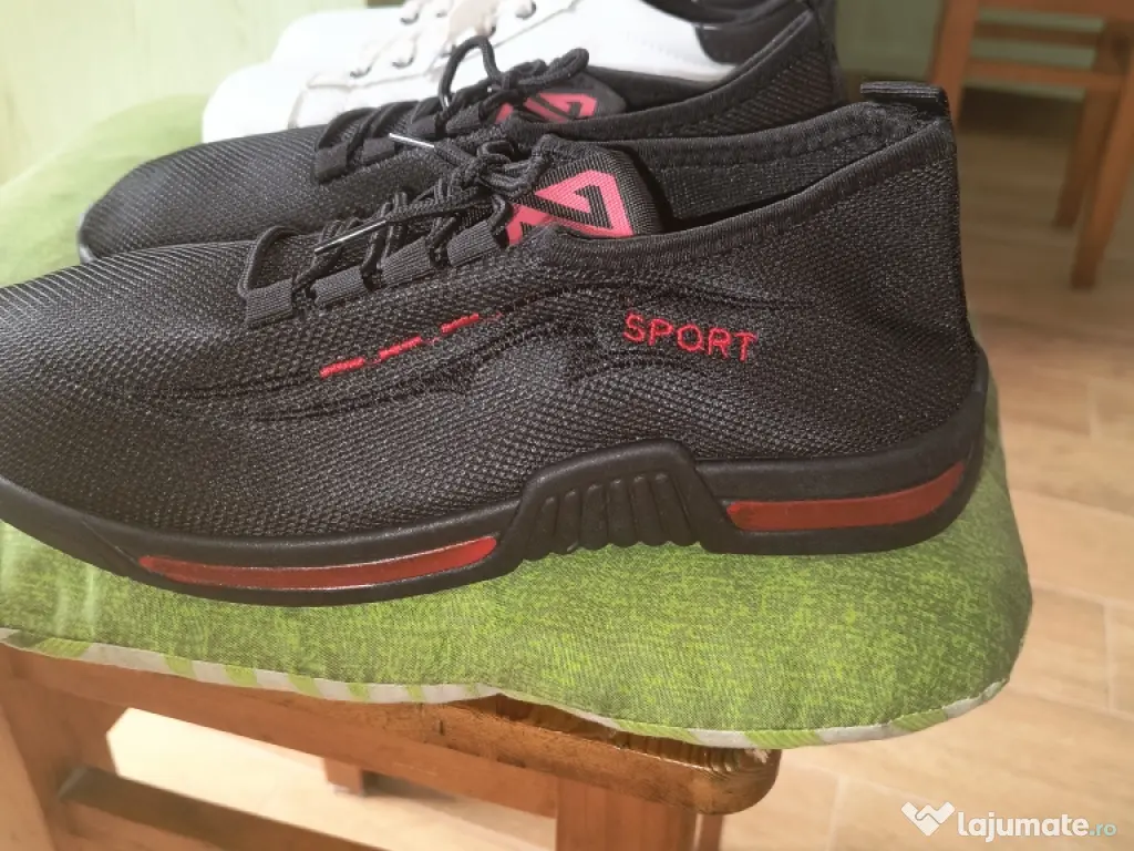 Adidași mărimea 41 noi