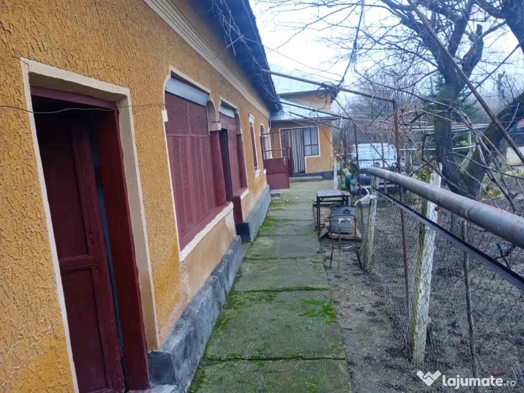 Casă la țară de vânzare