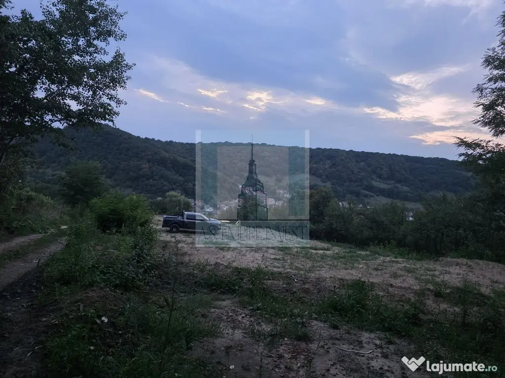 Teren intravilan de vanzare