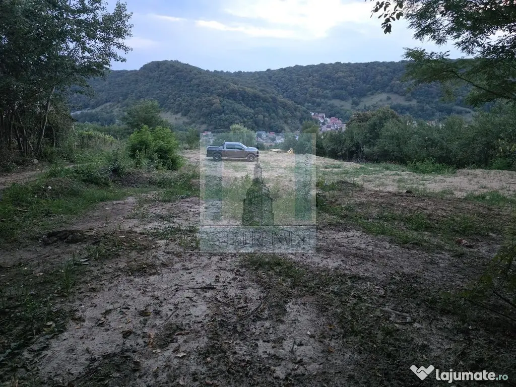 Teren intravilan de vanzare