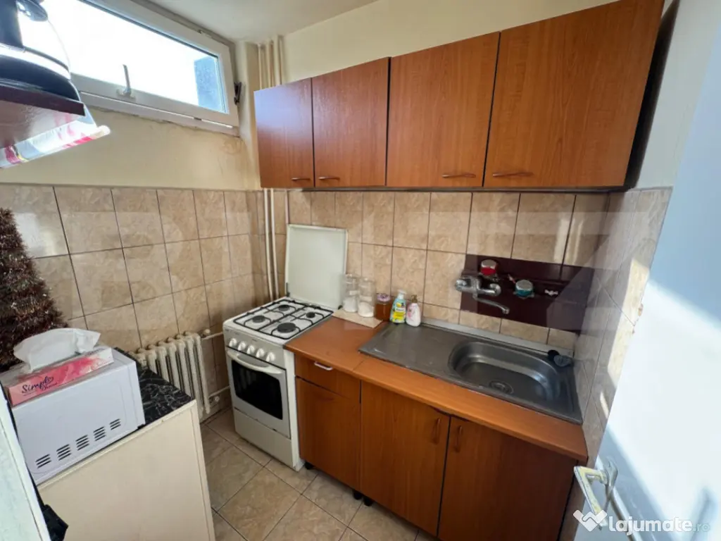 Garsoniera de inchiriat, 28 mp, decomandata, zona: Parang