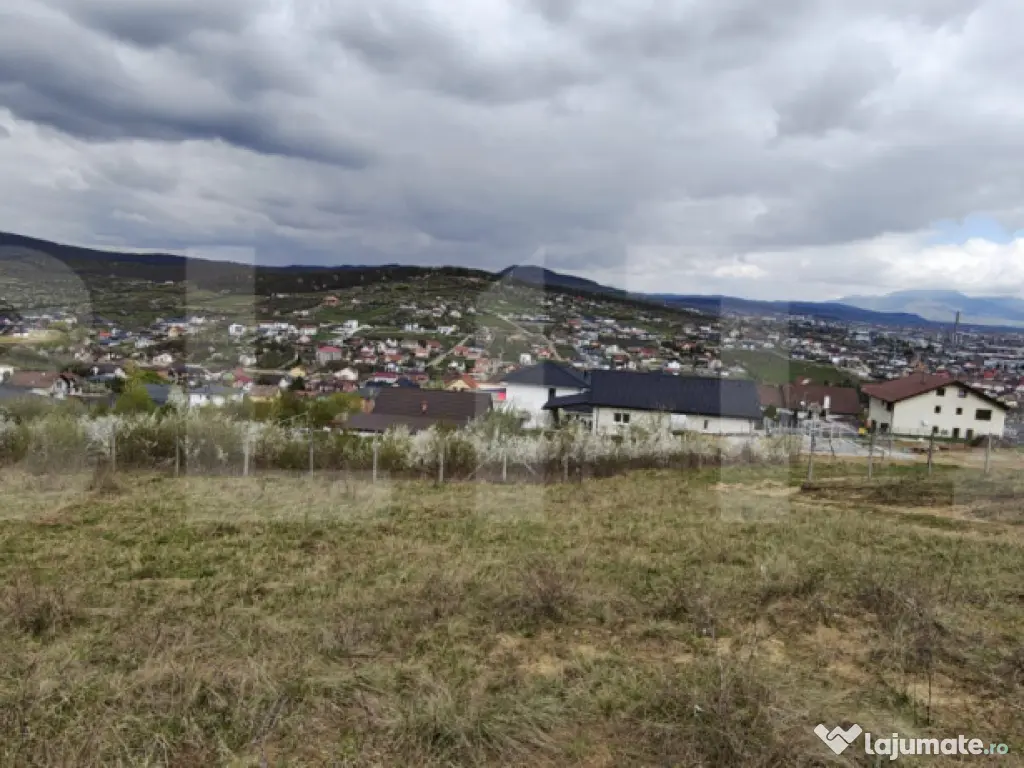 Teren intravilan de vânzare, 715 mp, în zona Valea Sigmiru
