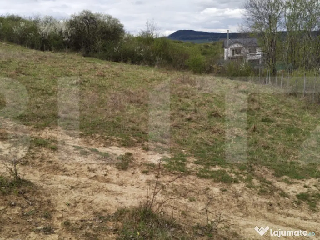 Teren intravilan de vânzare, 715 mp, în zona Valea Sigmiru