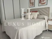 O vilă cu piscină, terasă pe acoperiș, la câțiva pași de toate facilitățile