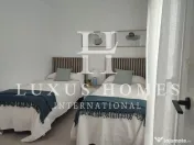 O vilă cu piscină, terasă pe acoperiș, la câțiva pași de toate facilitățile