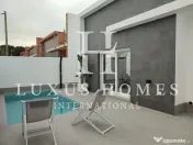 O vilă cu piscină, terasă pe acoperiș, la câțiva pași de toate facilitățile