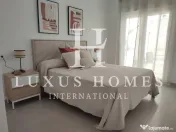 O vilă cu piscină, terasă pe acoperiș, la câțiva pași de toate facilitățile