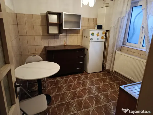 Închiriez casă la curte cu 2 camere,bucătărie,baie,debara,marchiza,hol,Constanta
