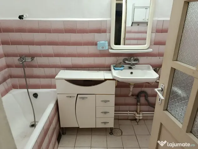 Închiriez casă la curte cu 2 camere,bucătărie,baie,debara,marchiza,hol,Constanta