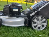 Masina mare de tuns iarba cu autopropulsie