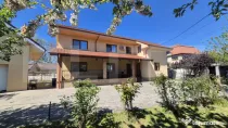 Casa 3 dormitoare de vanzare, 236 mp, teren 525 mp, Semicent