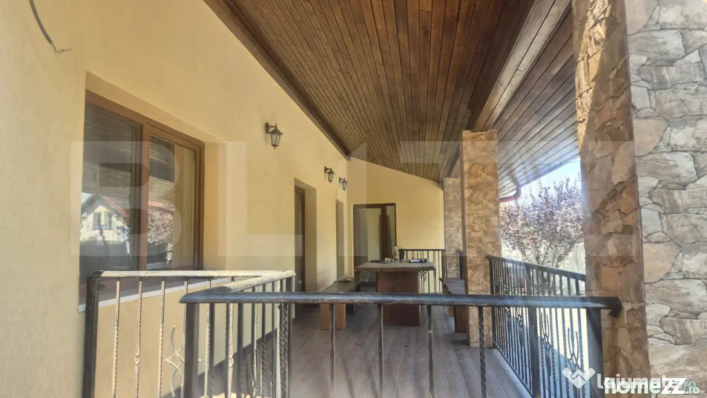 Casa 3 dormitoare de vanzare, 236 mp, teren 525 mp, Semicent - Satu Mare (Satu-Mare)