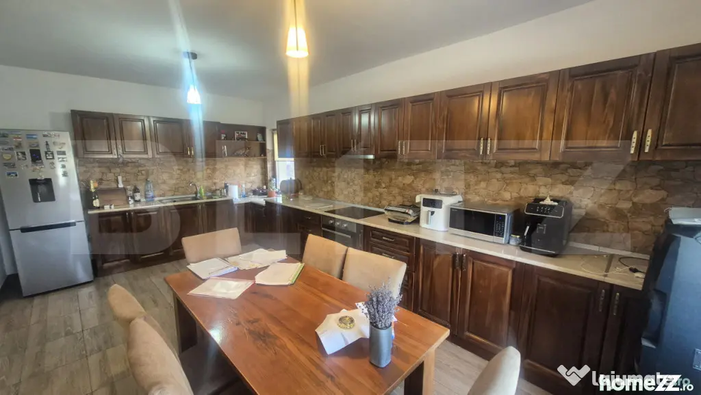 Casa 3 dormitoare de vanzare, 236 mp, teren 525 mp, Semicent - Satu Mare (Satu-Mare)
