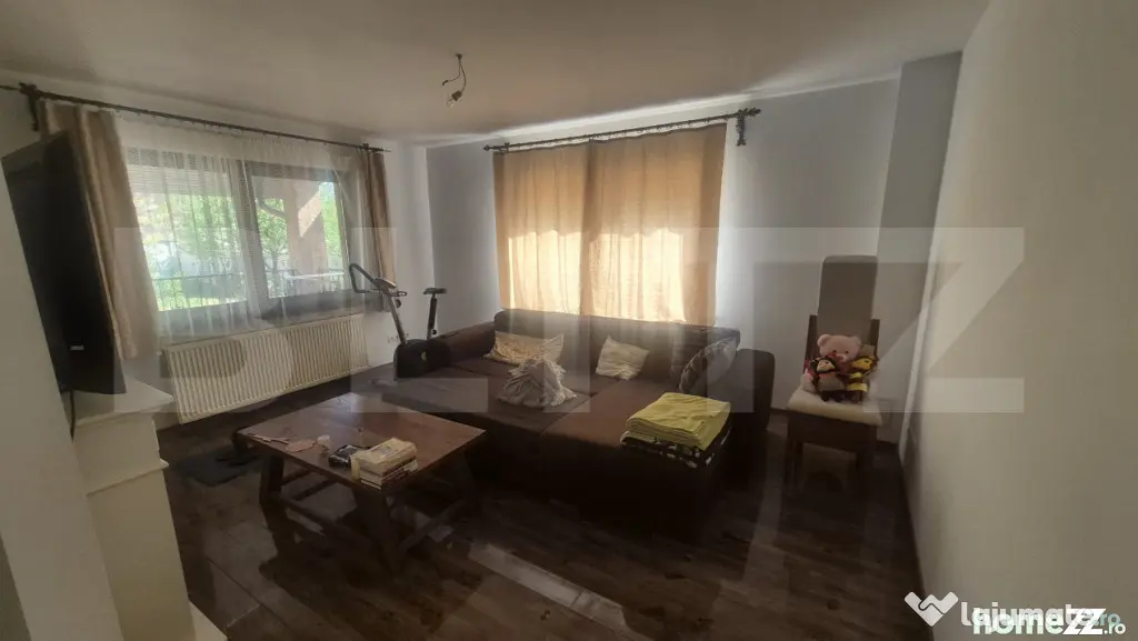 Casa 3 dormitoare de vanzare, 236 mp, teren 525 mp, Semicent - Satu Mare (Satu-Mare)