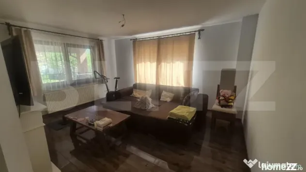 Casa 3 dormitoare de vanzare, 236 mp, teren 525 mp, Semicent - Satu Mare (Satu-Mare)