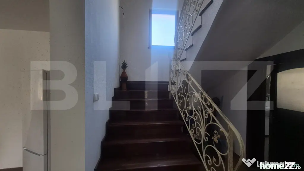 Casa 3 dormitoare de vanzare, 236 mp, teren 525 mp, Semicent - Satu Mare (Satu-Mare)
