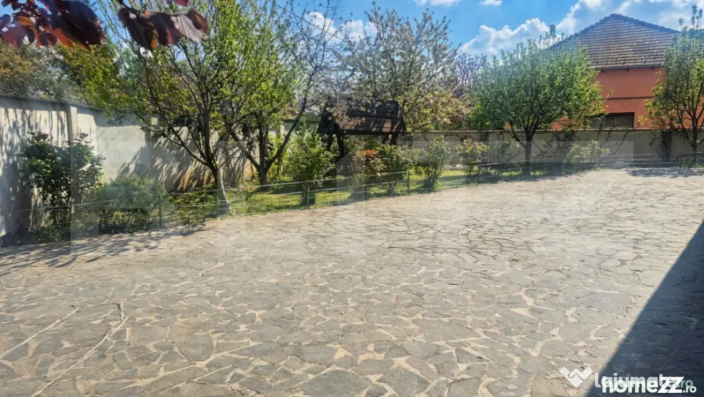 Casa 3 dormitoare de vanzare, 236 mp, teren 525 mp, Semicent - Satu Mare (Satu-Mare)