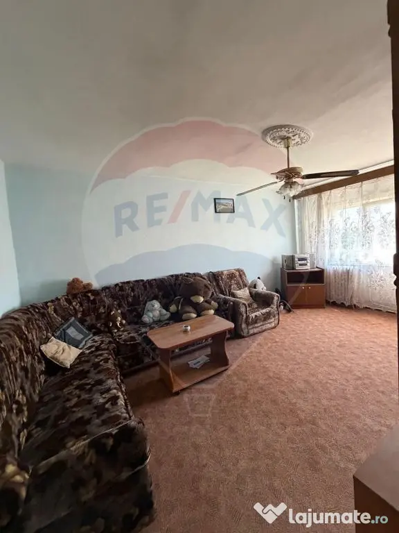Apartament cu 3 camere de vânzare cu suprafata de 74mp