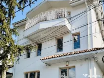 Vila reprezentativa vis a vis de Piata Floreasca, garaj, cur