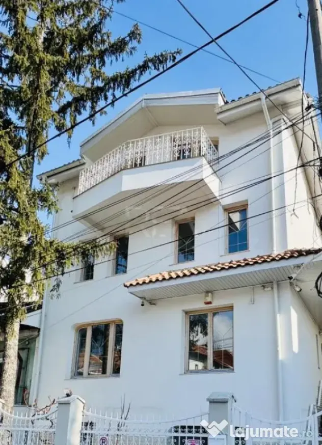 Vila reprezentativa vis a vis de Piata Floreasca, garaj, cur