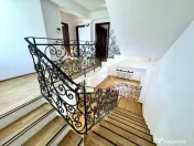 Vila reprezentativa vis a vis de Piata Floreasca, garaj, cur 