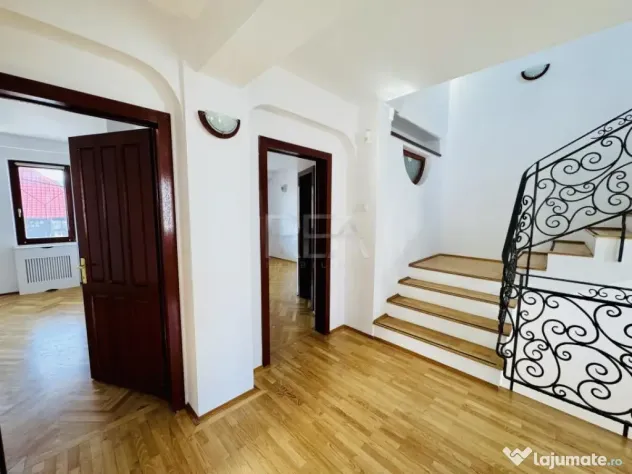 Vila reprezentativa vis a vis de Piata Floreasca, garaj, cur