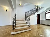 Vila reprezentativa vis a vis de Piata Floreasca, garaj, cur 