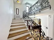 Vila reprezentativa vis a vis de Piata Floreasca, garaj, cur 