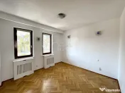 Vila reprezentativa vis a vis de Piata Floreasca, garaj, cur 