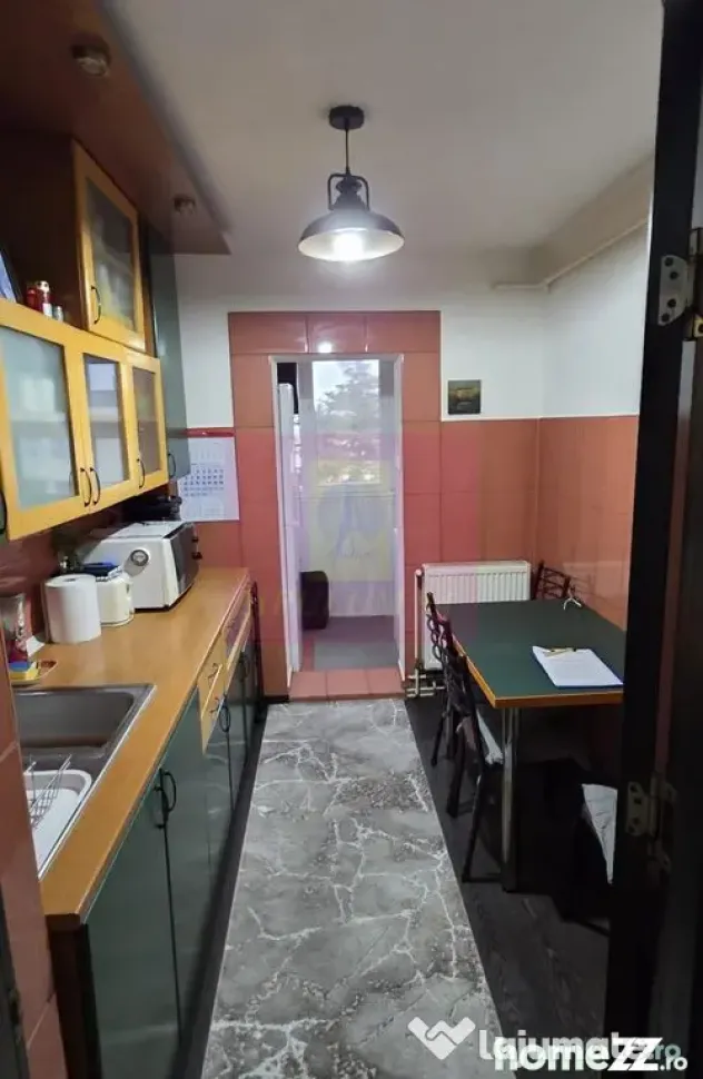 Apartament cu 2 camere de vânzare în Câmpina, zonă Ce... - Campina (Prahova)
