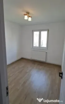 Apartament 2 camere, semidecomandat - zona Centrul Civic