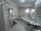 Casa de inchiriat, 7 camere, 230 mp + 415 mp teren, garaj - 