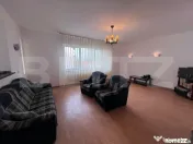 Casa de inchiriat, 7 camere, 230 mp + 415 mp teren, garaj - 