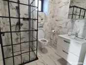 Închiriez studio 2 camere central 