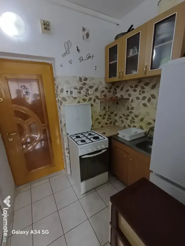 Închiriere garsonieră zona Far/Billa