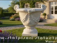 Vază mare cu picior, alb marmorat, model V2. 