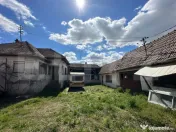 Casa de vanzare pe un teren 2500 mp, strada inchisa, utilita 