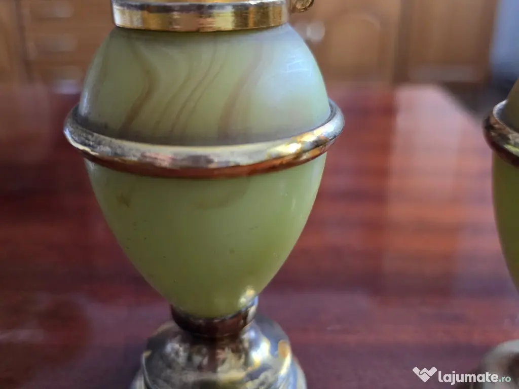 Două amfore decorative vintage din alamă și onix verde, mâner dragon, Anglia