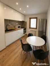 2 camere Aviației decomandat, et. 1, an 1986, metrou, 53 mp 