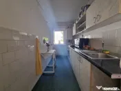 Garsonieră decomandată în bloc de apartamente, Miron Cost 