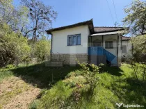 Casă cu 3 camere și un teren de 5000 mp