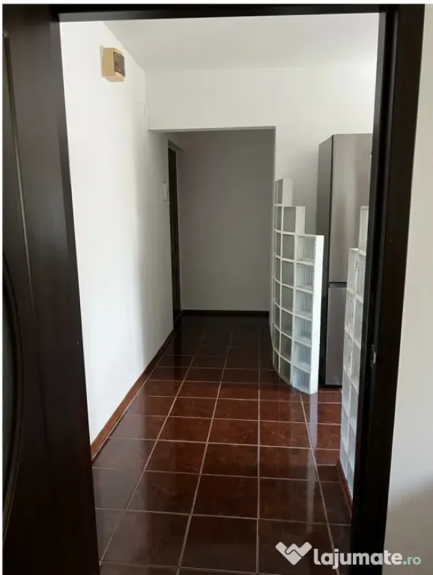 Apartament 2 camere, semidecomandat, Craiovița Nouă – zonă excelentă