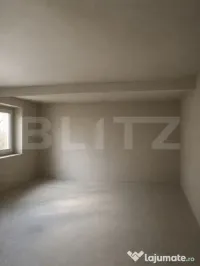 Apartament de 2 camere, demisol, zonă centrală 