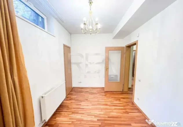 Apartament 5 camere de vanzare demisol Aviatorilor- investit