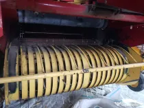 Balotiera New Holland baloti rotunzi