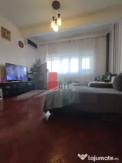 Apartament cu 3 camere de vanzare-Piata Victoriei 