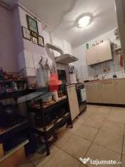 Apartament cu 3 camere de vanzare-Piata Victoriei 