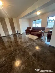 Casa de vanzare, 4 camere, 200 mp, zona centrala - Primaveri 