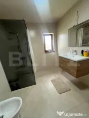 Casa de vanzare, 4 camere, 200 mp, zona centrala - Primaveri 