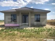Casa la roșu , 170 mp , strada Principala Botiz-Ciuperceni